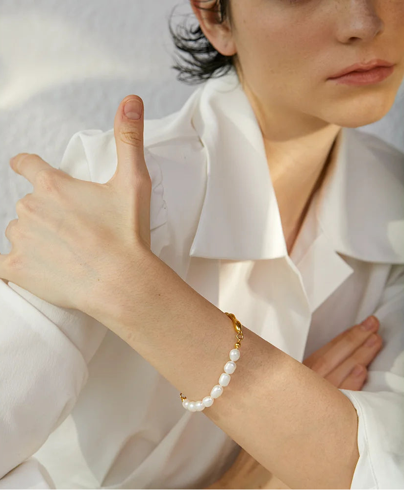 Luna Curve Pearl Bracelet