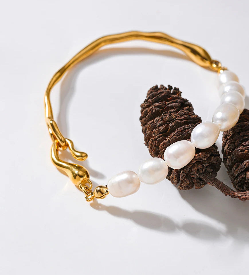 Luna Curve Pearl Bracelet