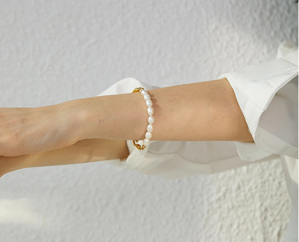 Luna Curve Pearl Bracelet