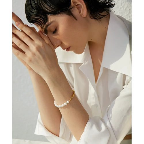 Luna Curve Pearl Bracelet