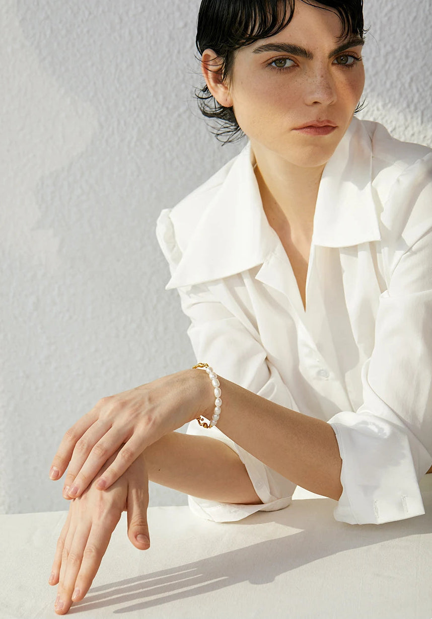 Luna Curve Pearl Bracelet