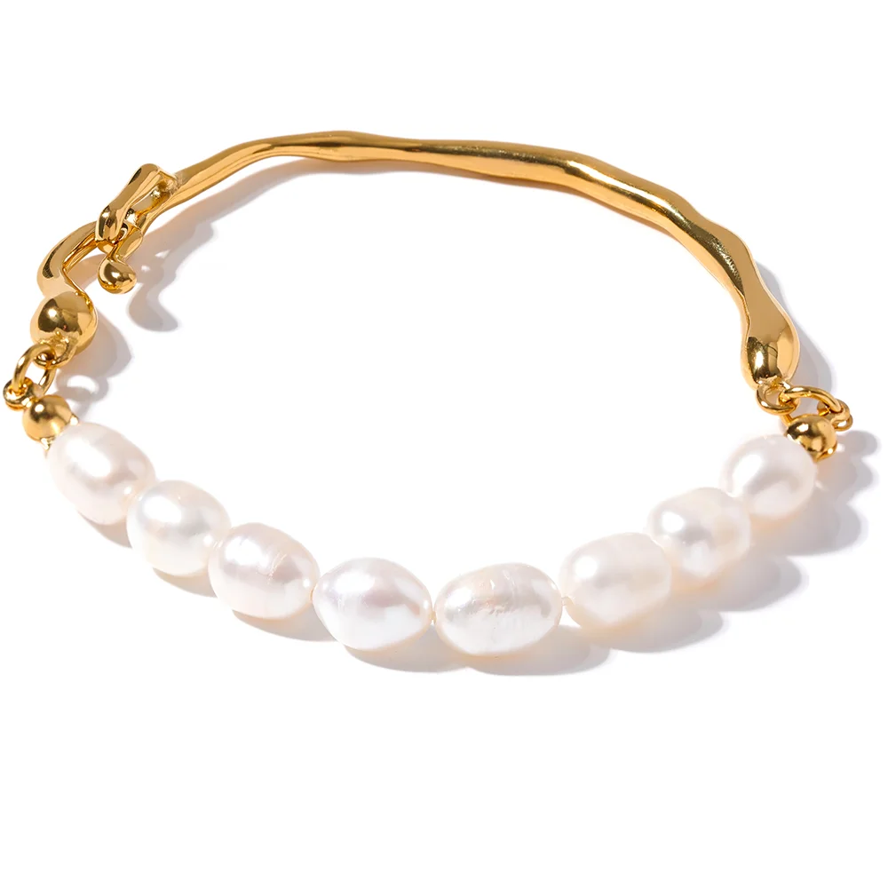 Luna Curve Pearl Bracelet